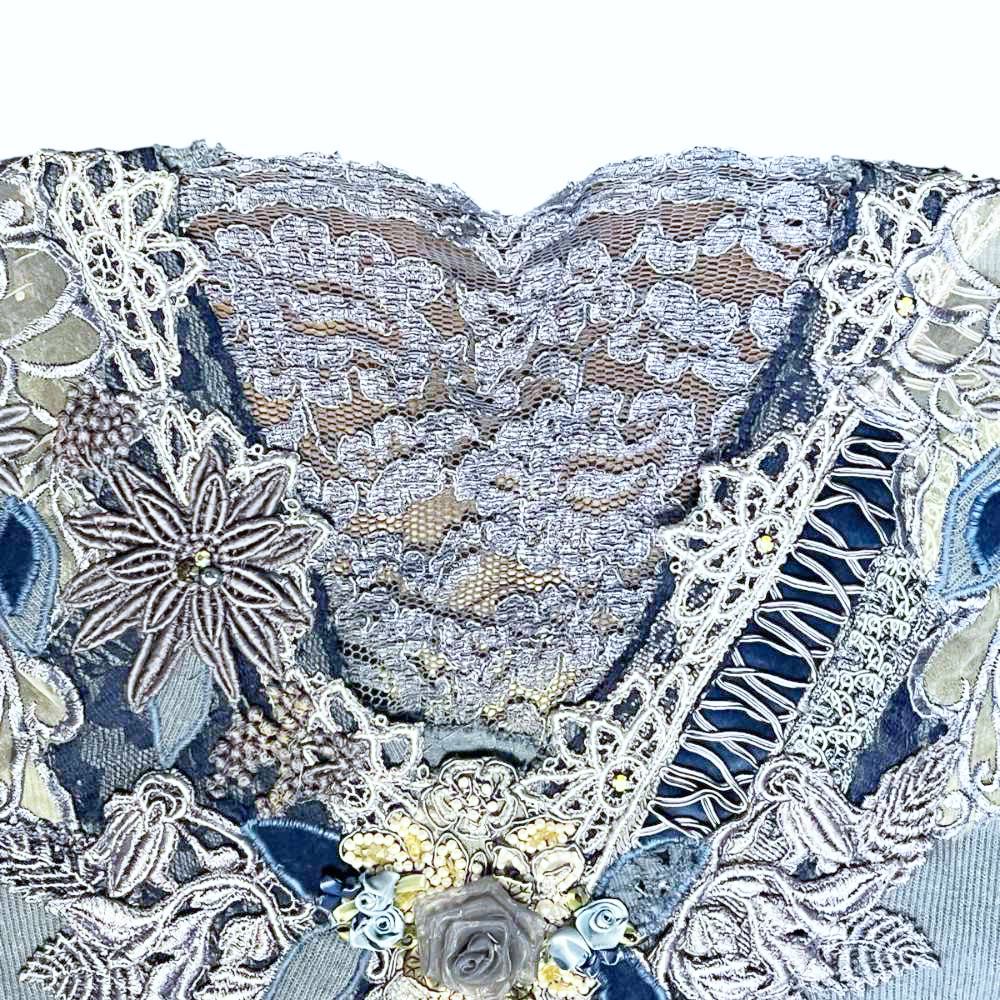 Embroidered 80s V-Neck Pullover Sweater O/S