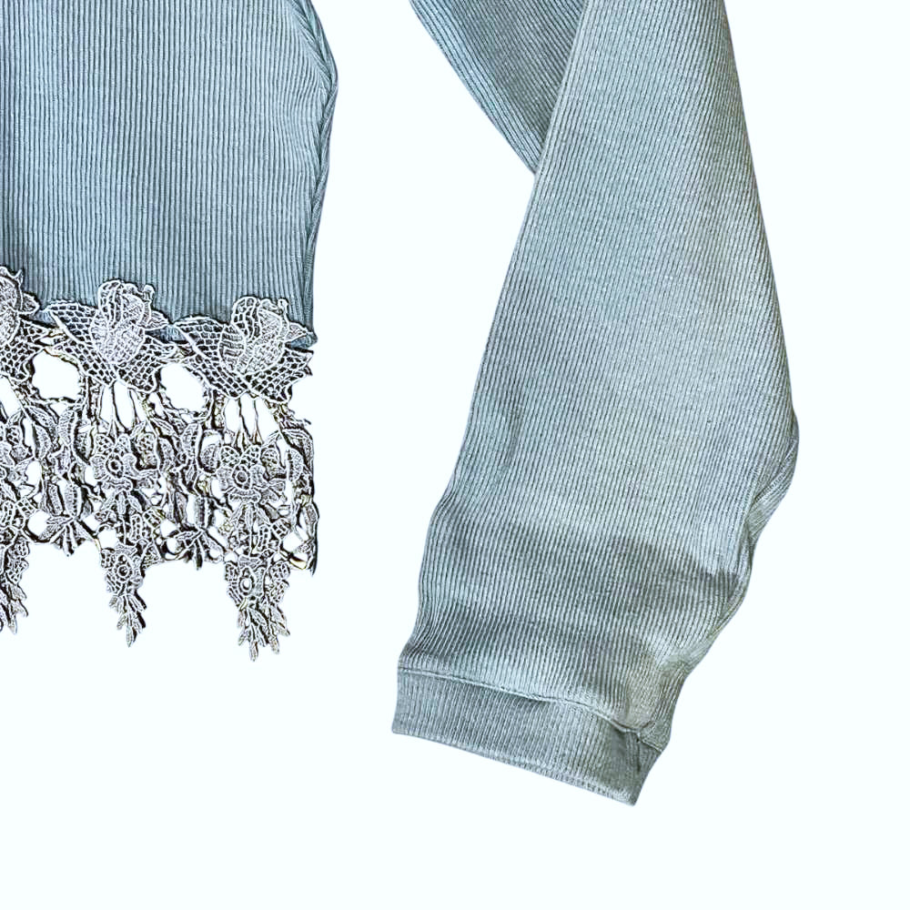 Embroidered 80s V-Neck Pullover Sweater O/S