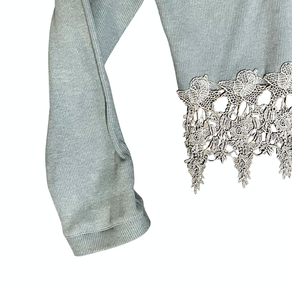 Embroidered 80s V-Neck Pullover Sweater O/S