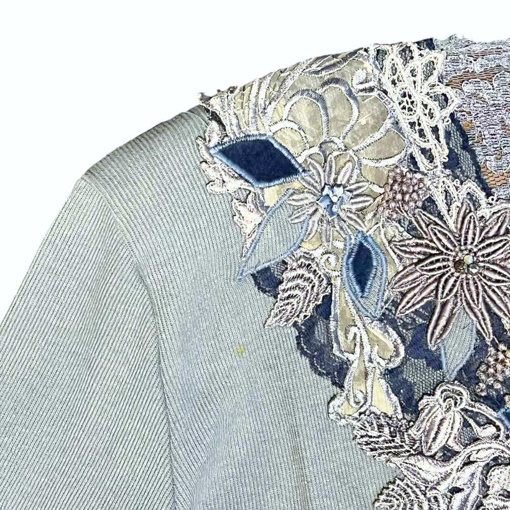 Embroidered 80s V-Neck Pullover Sweater O/S
